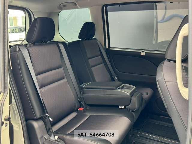 Nissan SERENA 2017-10 8101817-18