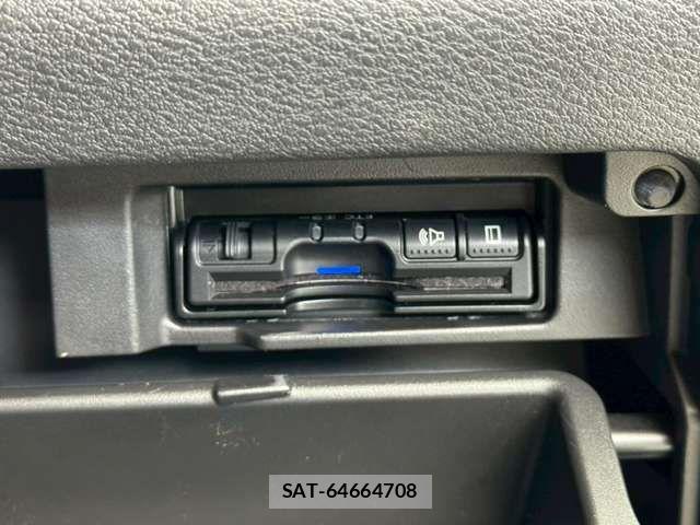 Nissan SERENA 2017-10 8101817-6
