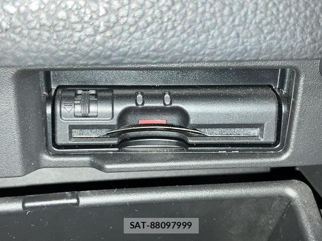 Nissan SERENA 2015-08 8101839-5
