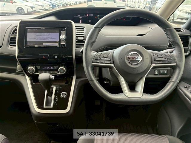 Nissan SERENA 2018-10 8101829-27