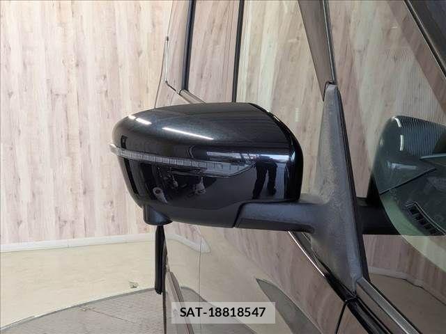 Nissan SERENA 2020-02 8101825-27