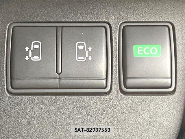 Nissan SERENA 2016-02 8101840-5