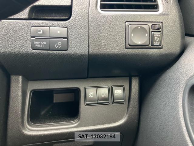 Nissan SERENA 2013-08 8101857-13