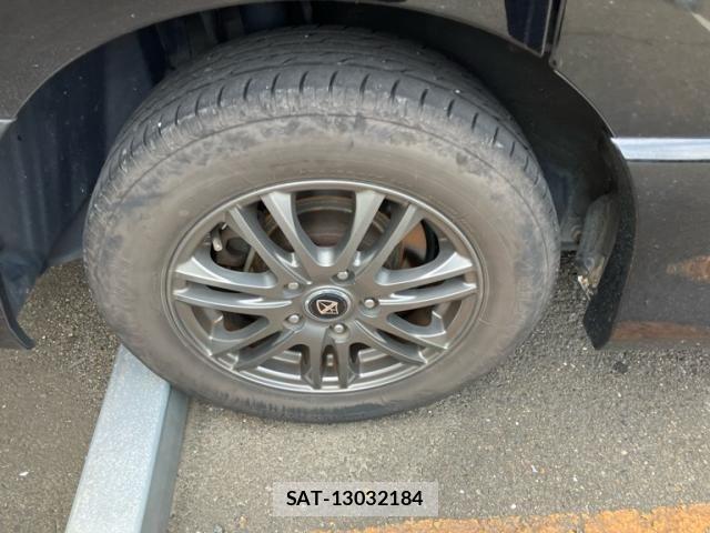 Nissan SERENA 2013-08 8101857-6