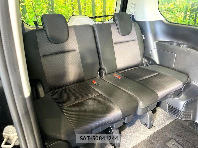 Nissan SERENA 2017-06 8101818-8