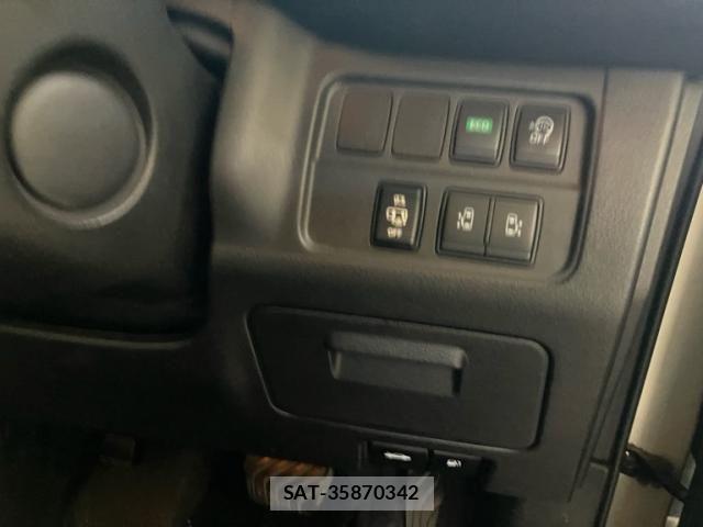 Nissan SERENA 2017-12 8132321-9