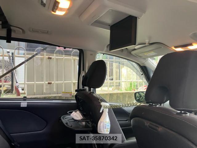 Nissan SERENA 2017-12 8132321-11