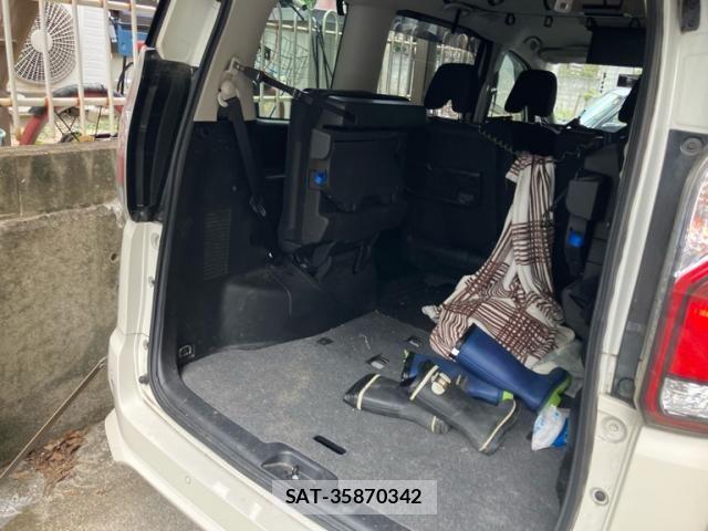 Nissan SERENA 2017-12 8132321-13