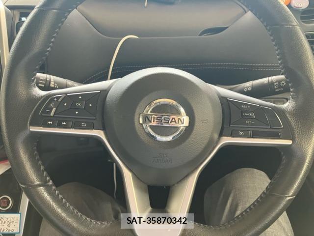 Nissan SERENA 2017-12 8132321-3