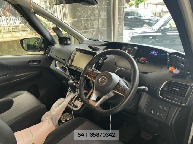 Nissan SERENA 2017-12 8132321-6