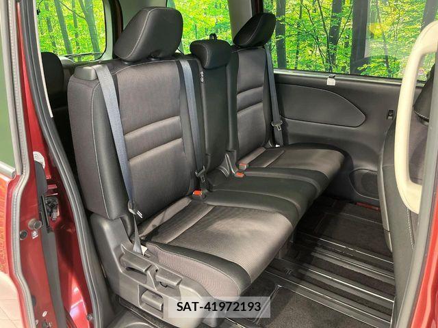 Nissan SERENA 2016-09 8132308-8