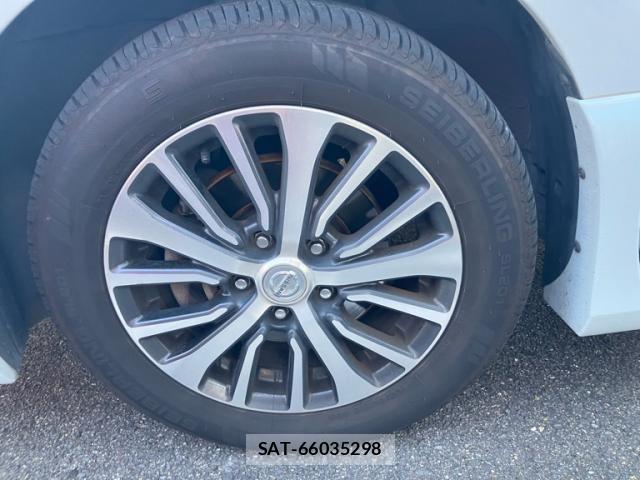 Nissan SERENA 2015-11 8132323-9