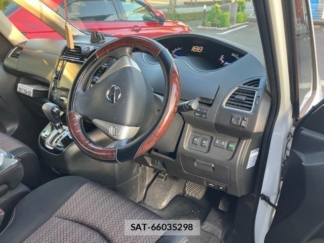 Nissan SERENA 2015-11 8132323-15