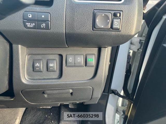 Nissan SERENA 2015-11 8132323-16