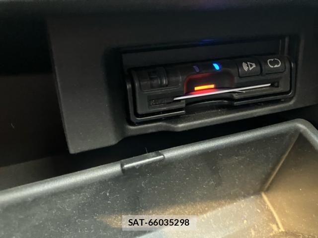 Nissan SERENA 2015-11 8132323-18