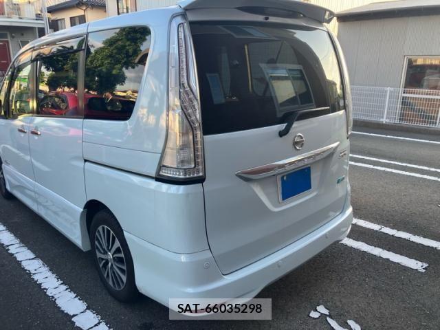 Nissan SERENA 2015-11 8132323-5