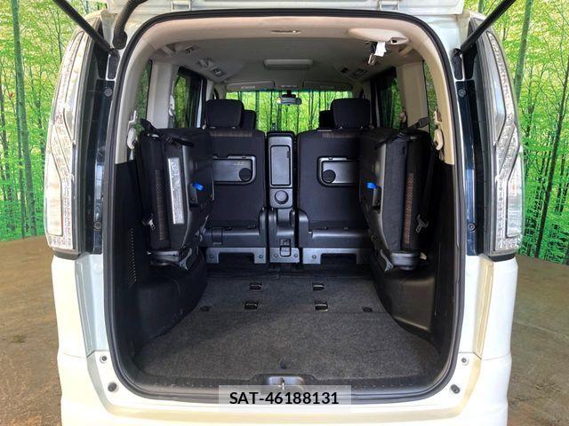 Nissan SERENA 2014-01 8132322-12