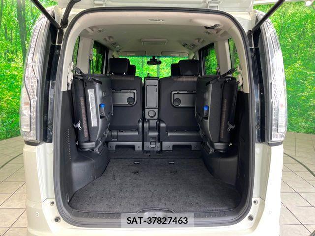 Nissan SERENA 2016-01 8132320-12
