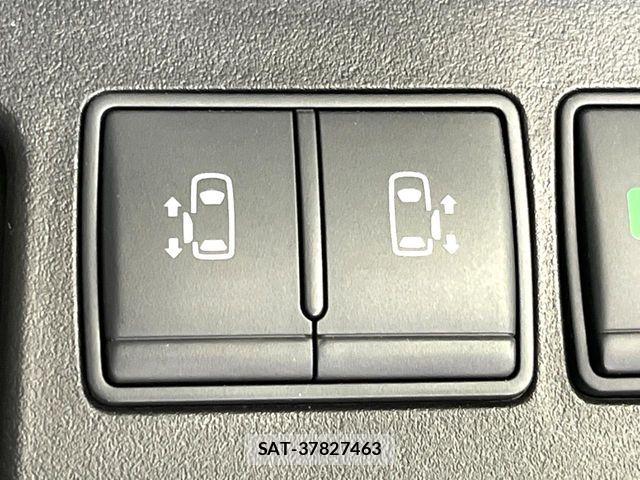 Nissan SERENA 2016-01 8132320-5