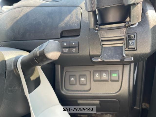 Nissan SERENA 2016-04 8132330-12