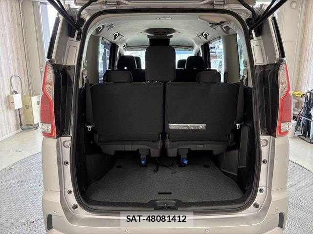 Nissan SERENA 2018-01 8132318-12