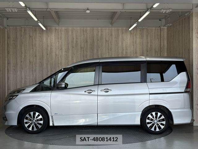 Nissan SERENA 2018-01 8132318-23