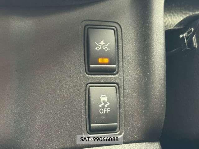 Nissan SERENA 2018-01 8210102-12