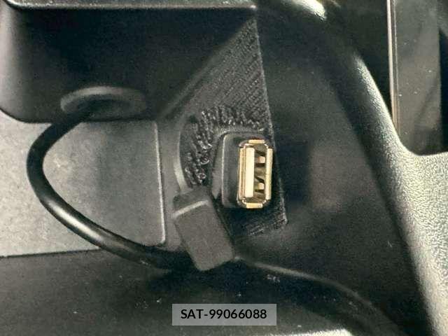 Nissan SERENA 2018-01 8210102-16