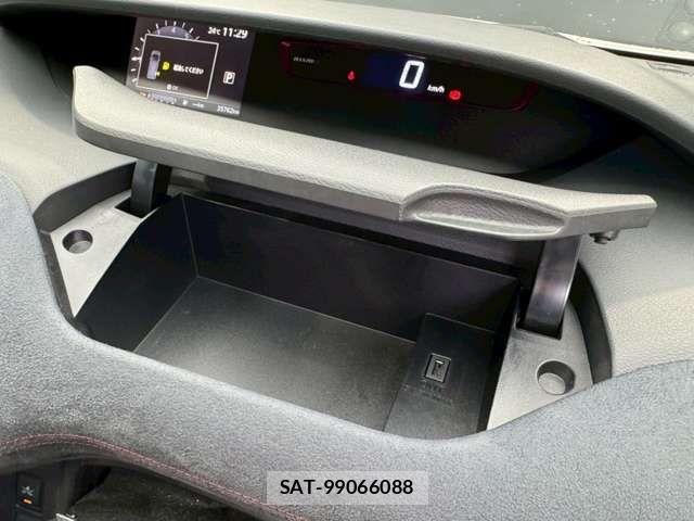Nissan SERENA 2018-01 8210102-17