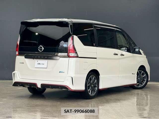 Nissan SERENA 2018-01 8210102-1