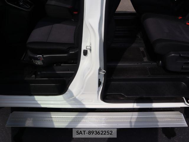 Nissan SERENA 2021-02 8210105-28