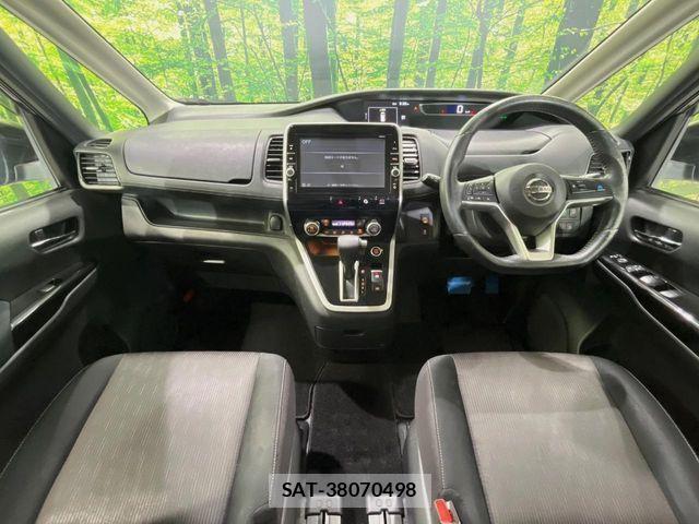 Nissan SERENA 2016-10 8210128-1