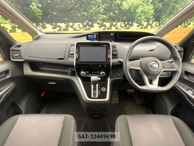 Nissan SERENA 2019-01 8210112-1
