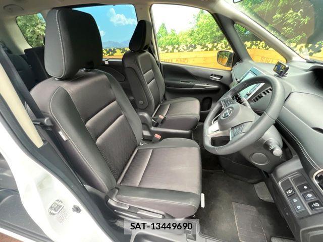 Nissan SERENA 2019-01 8210112-7