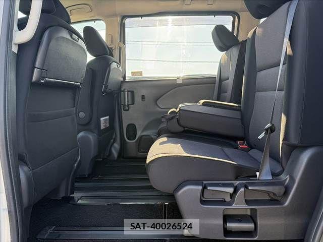 Nissan SERENA 2021-05 8210117-18