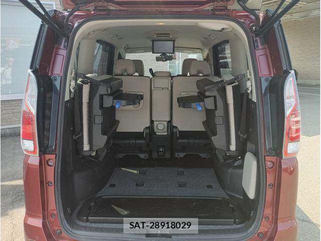 Nissan SERENA 2017-01 8210124-8