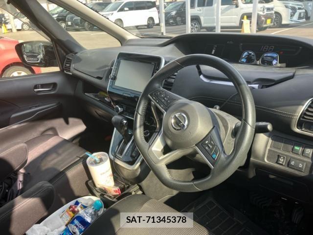 Nissan SERENA 2017-02 8231732-5