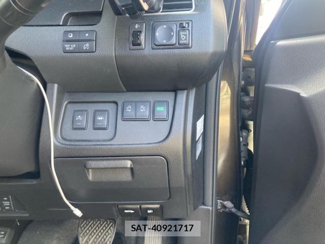 Nissan SERENA 2014-02 8231743-11