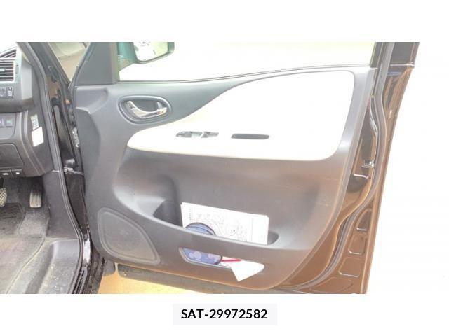Nissan SERENA 2014-01 8231729-12