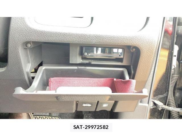 Nissan SERENA 2014-01 8231729-18