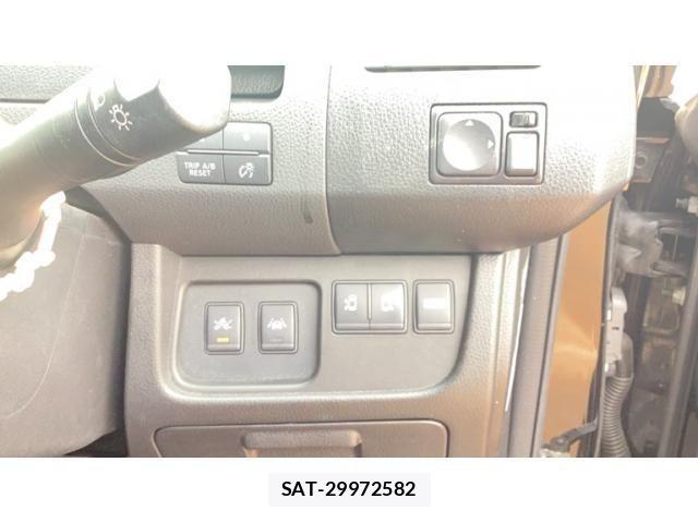 Nissan SERENA 2014-01 8231729-21