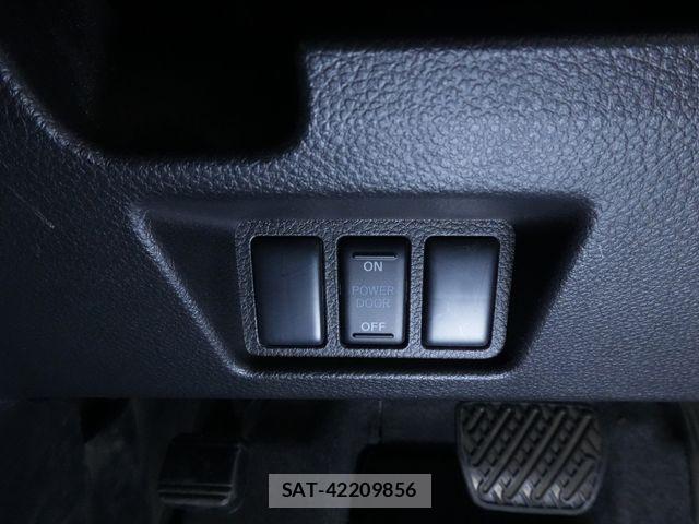Nissan SERENA 2015-11 8246646-15