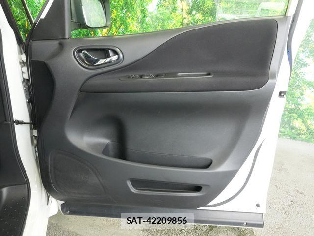 Nissan SERENA 2015-11 8246646-24