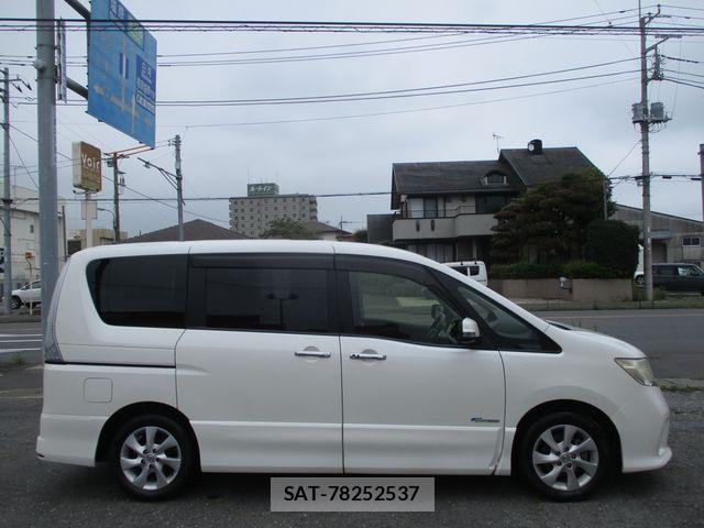 Nissan SERENA 2013-12 8246661-7
