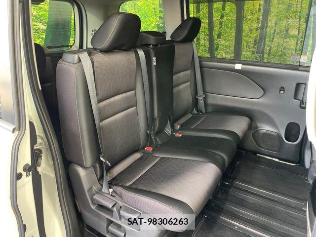 Nissan SERENA 2017-02 8246653-8