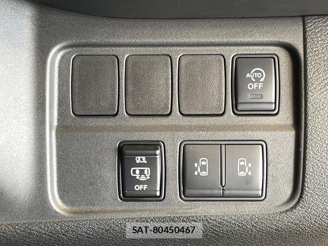Nissan SERENA 2018-10 8246639-6