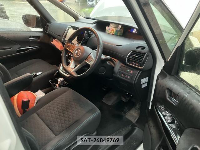 Nissan SERENA 2017-12 8246657-11