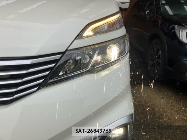 Nissan SERENA 2017-12 8246657-4