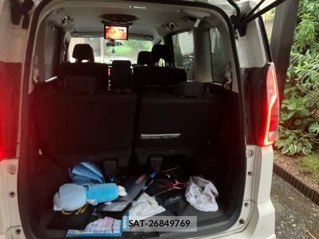 Nissan SERENA 2017-12 8246657-8