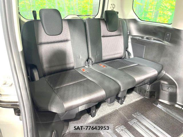 Nissan SERENA 2017-08 8246643-9
